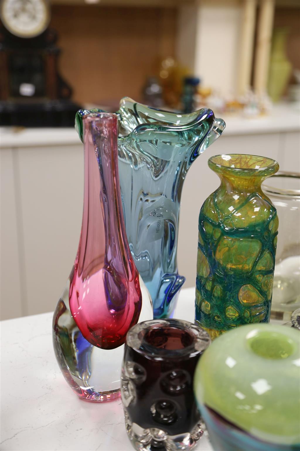 A quantity of mixed Studio glass (10)